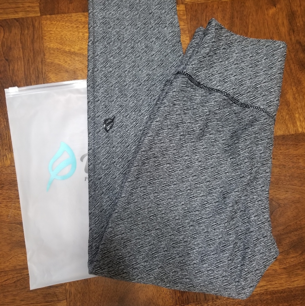 NWT medium P'tula Ana leggings